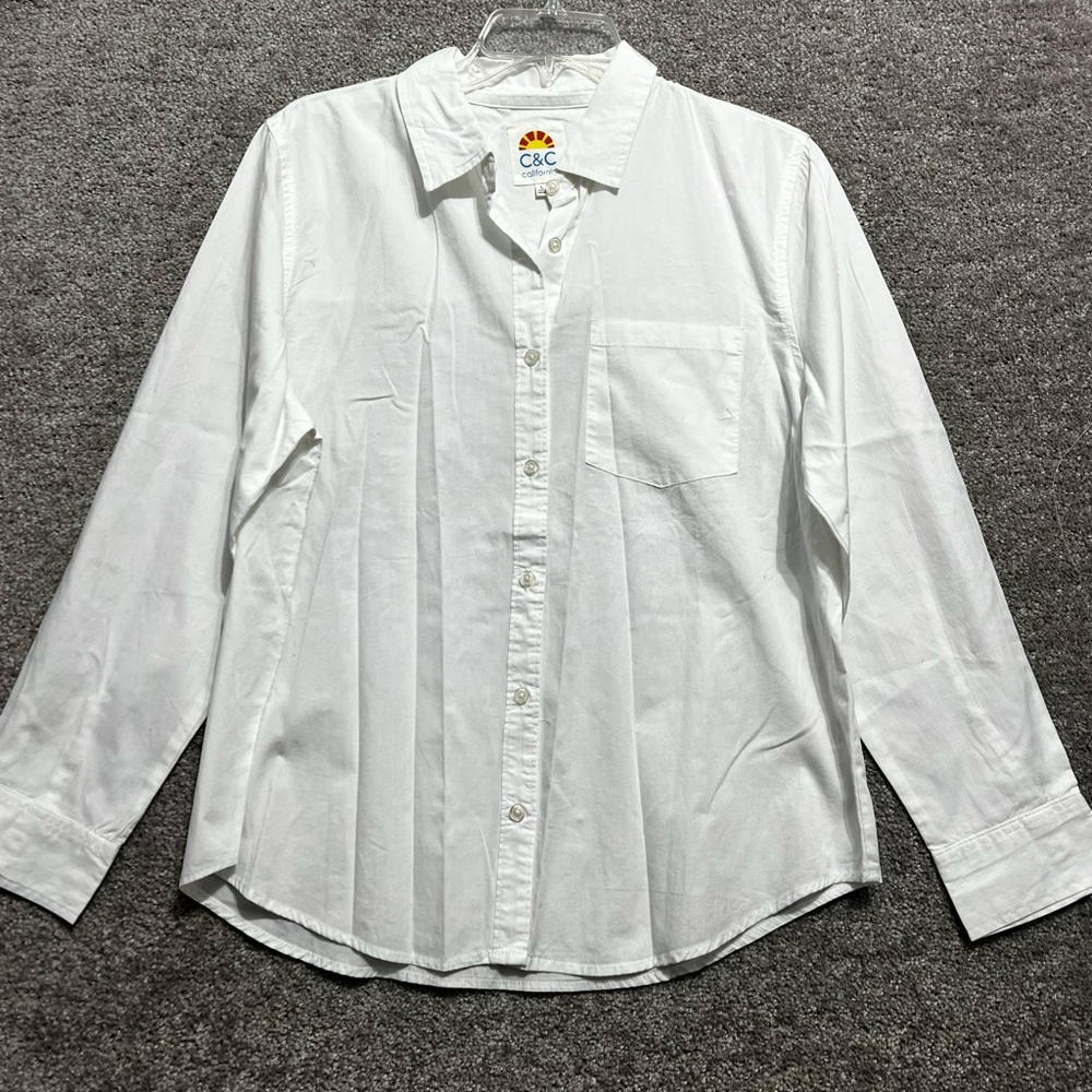 C&C California Woman’s Classic Long Sleeve White Button Up shirt Size Large